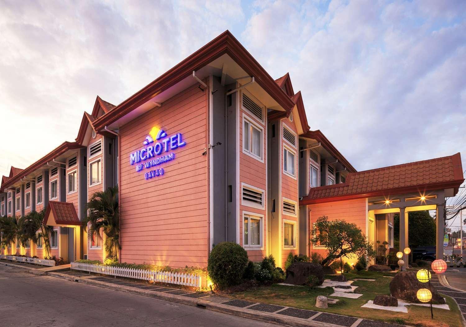 Microtel By Wyndham Davao Stadt Exterior foto